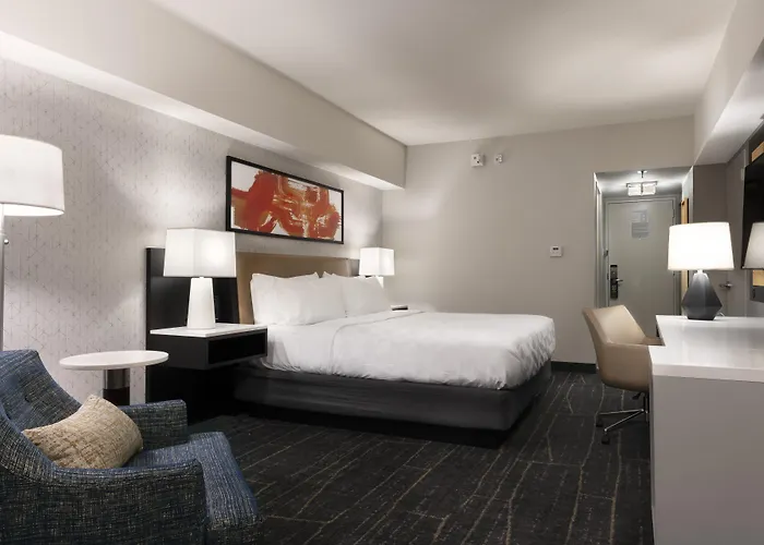 Hotel Mart Plaza River North, An Ihg 4*
