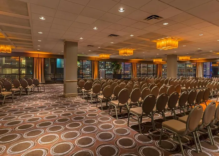 Hotel Mart Plaza River North, An Ihg 4*