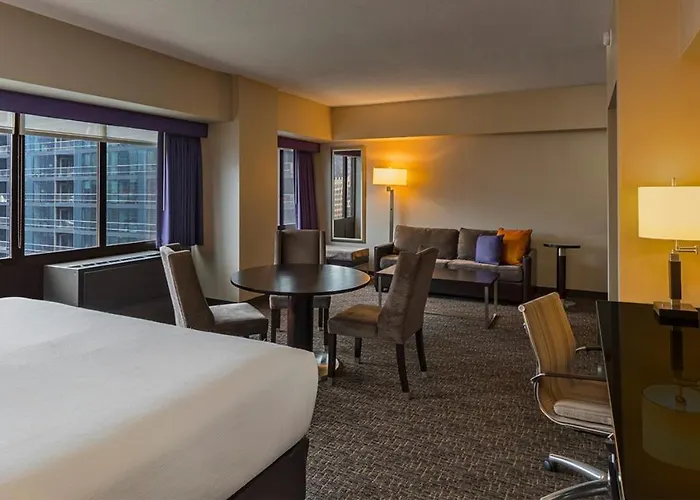 Hotel Mart Plaza River North, An Ihg 4*